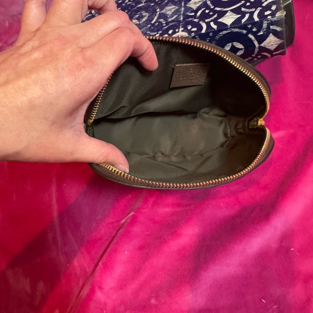 Gucci Cream and Brown Cosmetic Bag with GG Monogram - Picture 6 of 10